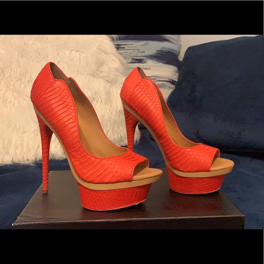 L.A.M.B Ilane peep toe heel!